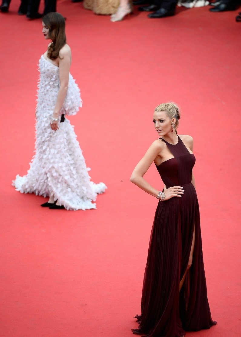 blake-lively-adele-exarchopoulos-cannes-opening-premiere-08