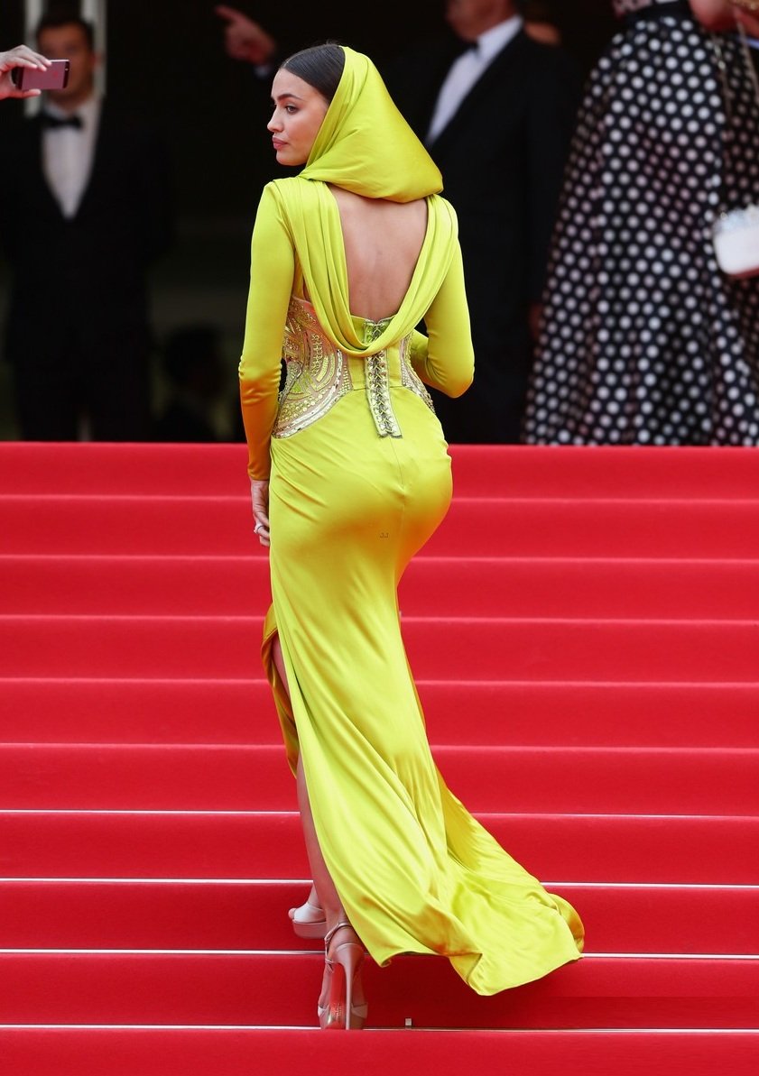 irina-shayk-green-goddess-at-search-premiere-cannes-01