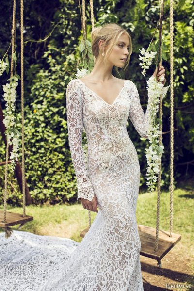 riki-dalal-bridal-2015-long-sleeve-lace-wedding-dress-1512-bodice-close-up